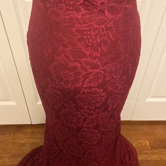 Red lace gown size 2 - Picture 3 of 10